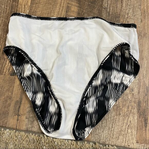 Sunsets High Waisted Bikini Bottoms w/Molded Cup Bikini Top - Picture 6 of 13